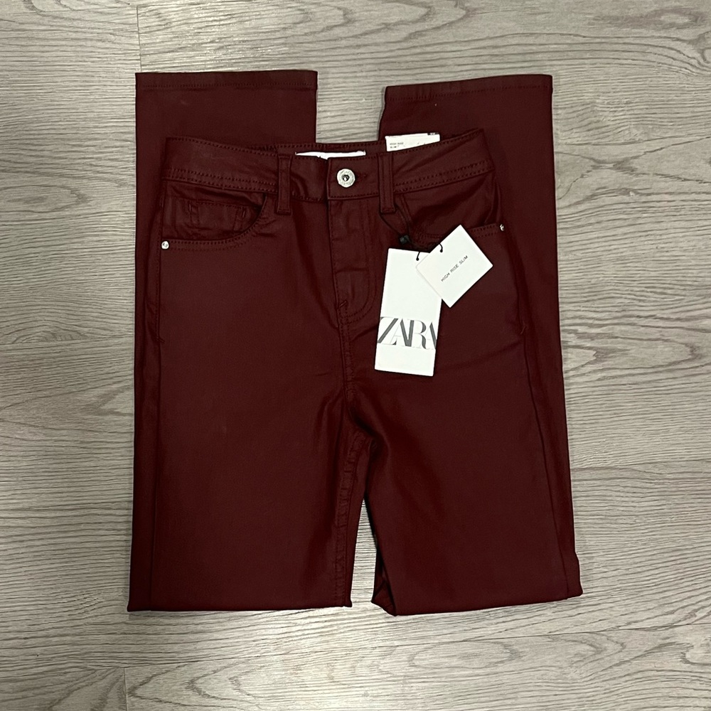 NWT! ZARA - high rise slim matte burgundy jeans, size 0, in perfect condition!
